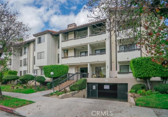 339 W Wilson 305 — photo
