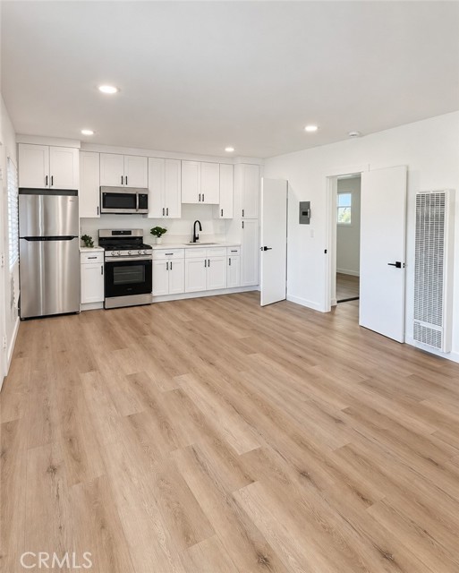 331 W Windsor Unit 6 — photo