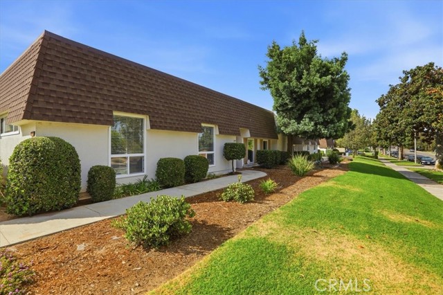 828 E Highland Ave — photo