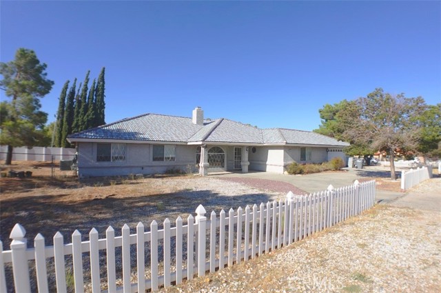 18296 Fairburn — photo