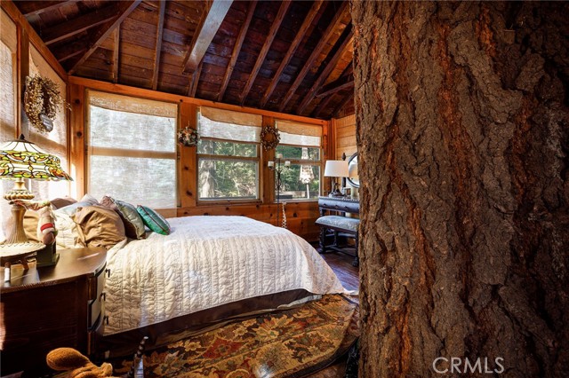 529 West Victoria Ct — photo