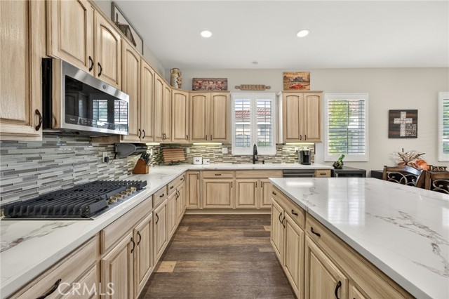 1710 Reyes — photo