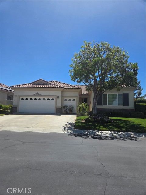1704 Reyes — photo
