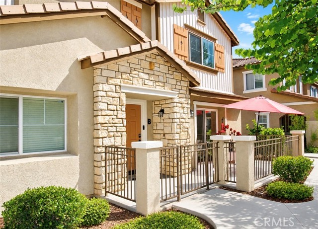 25890 Iris Ave B — photo