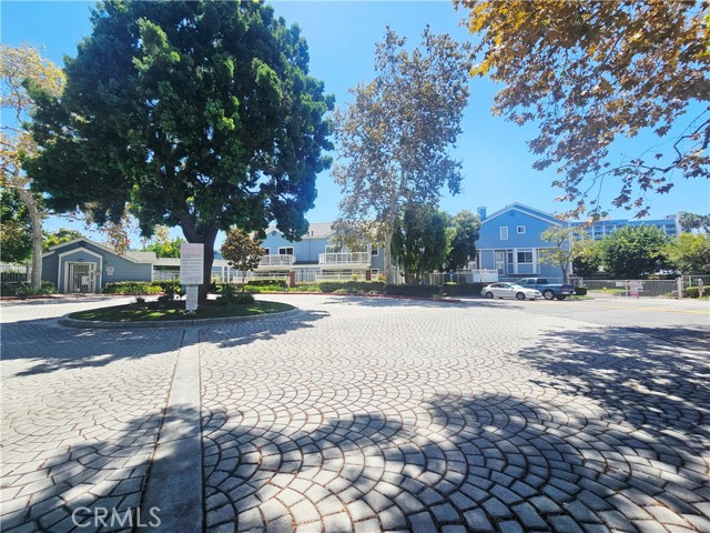12864 Sycamore Village Dr — photo