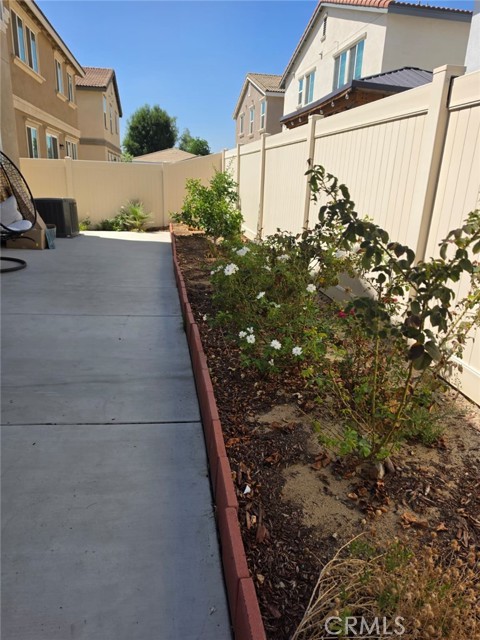 24926 Gossamer Ct — photo