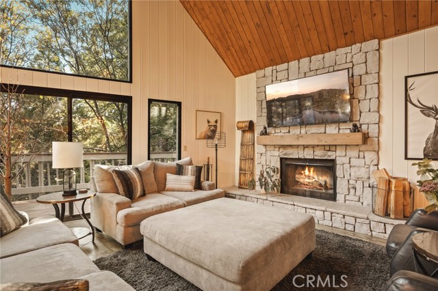 27332 Pinewood — photo