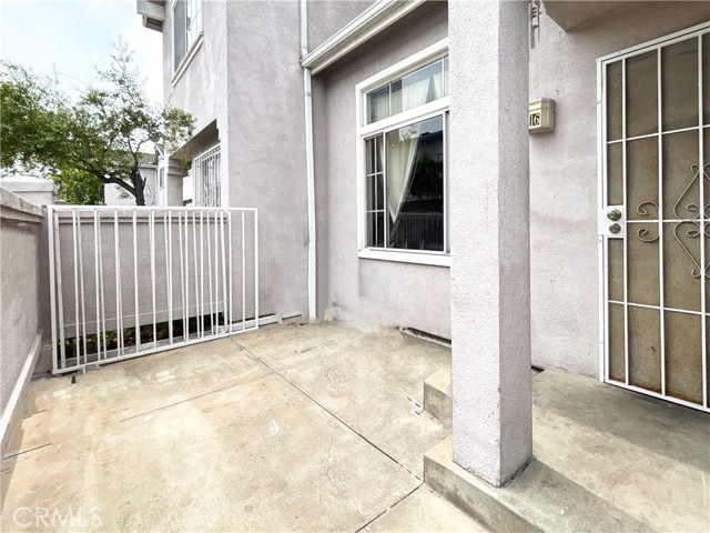 820 W Compton #16, Compton, CA 90220 — photo 2