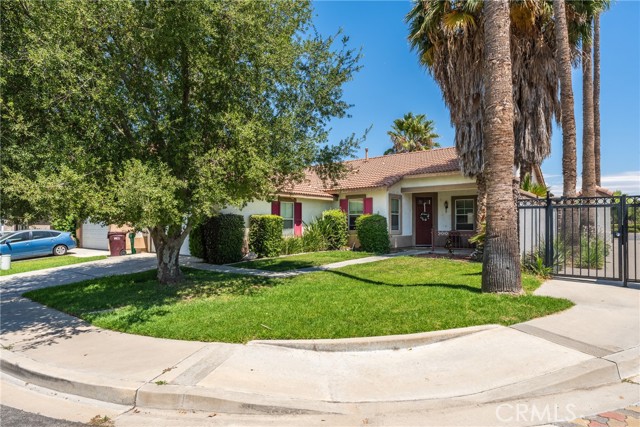 28386 Belleterre Ave — photo