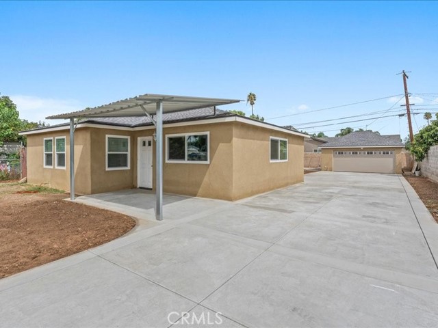 8437 Bruce — photo