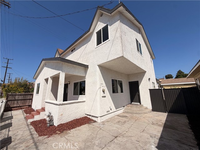 2212 Gates — photo