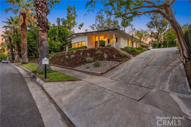2130 Archdale — photo