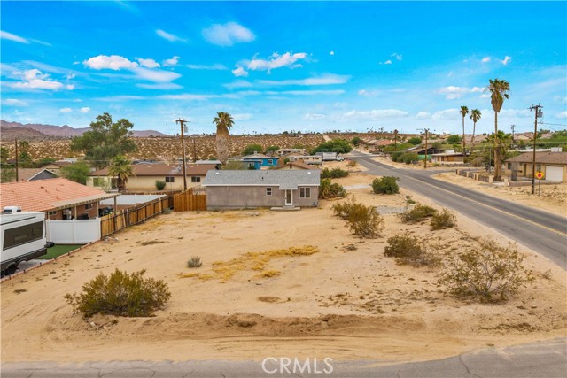 6104 Chia Ave — photo