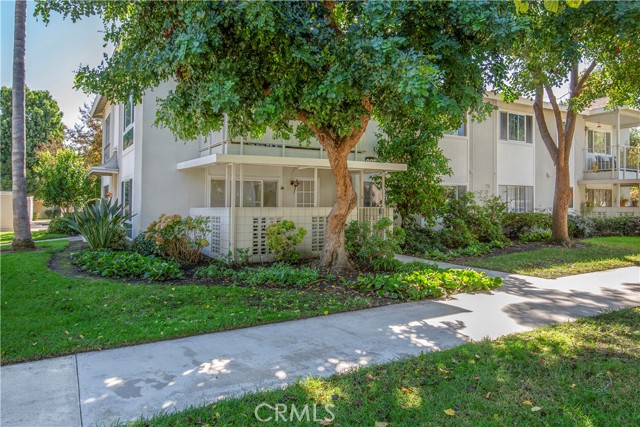 925 Avenida Majorca Unit D — photo