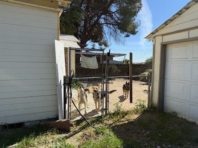 672 E Tache, Coalinga, CA 93210 — photo 3