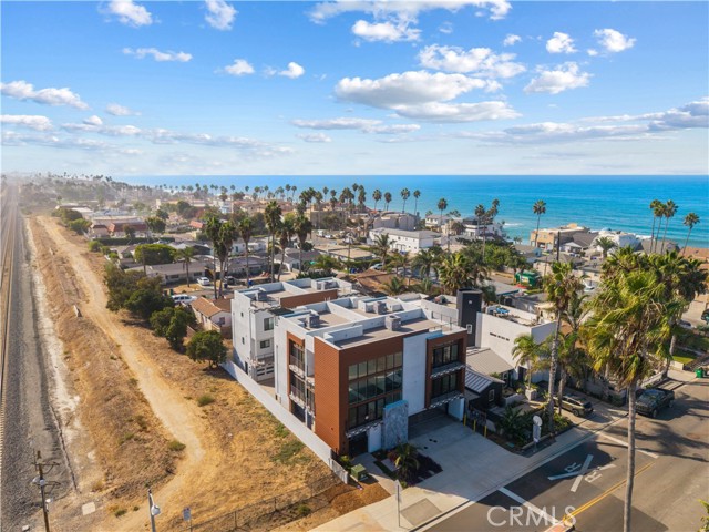 215 Oceanside Blvd 4 — photo