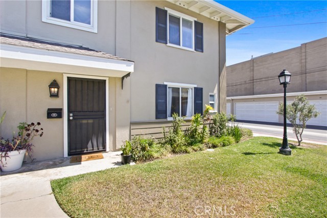 1741 Tustin Ave 16 D — photo