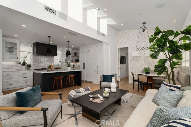 418 1/2 Larkspur — photo