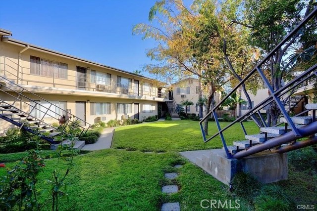 1119 W Duarte Rd 18 — photo