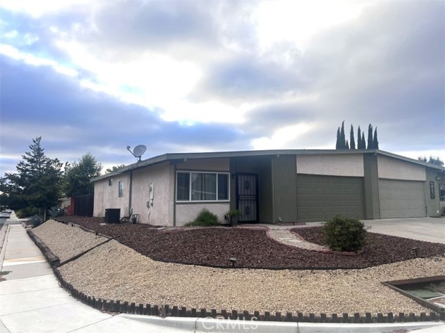 1841 Lark Ellen Dr — photo