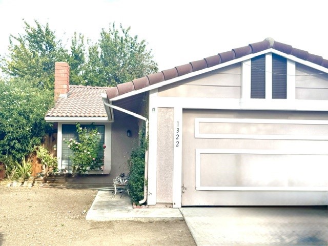 1322 Buttercup Ln — photo