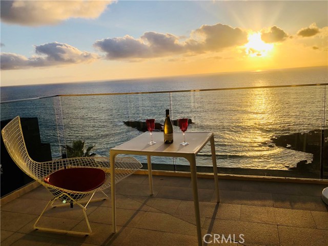 31755 Coast 305 — photo