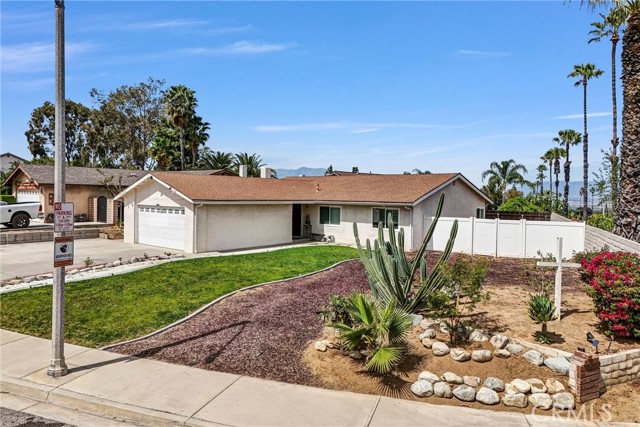 2111 Whitestone Dr, Riverside, CA 92506 — photo 2