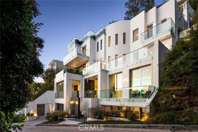 9459 Beverly Crest — photo