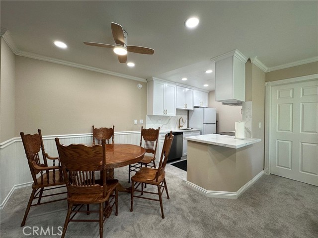 552 N Bellflower Blvd 220 — photo