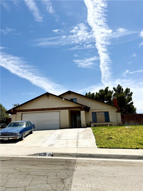 6026 Winncliff — photo
