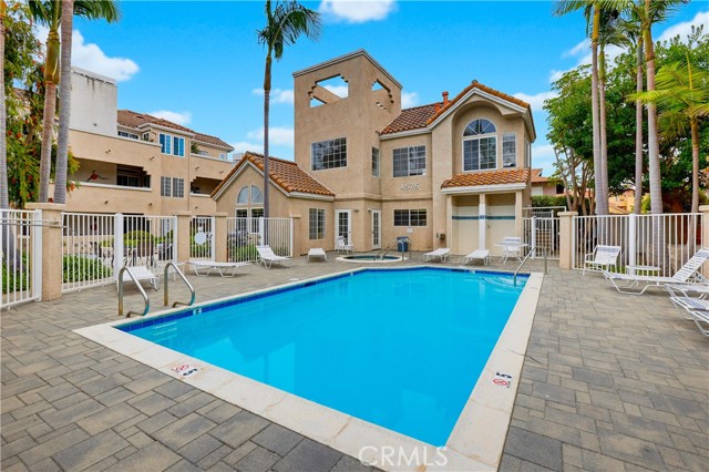 4581 Warner 302 — photo