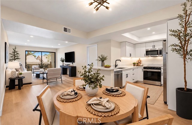 278 N Wilshire B31 — photo