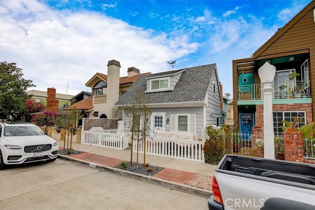 2128 Miramar Dr — photo
