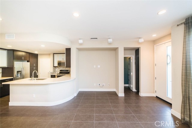 11 Empire Dr — photo