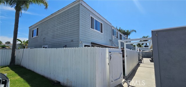 102 Avenida San Fernando 6 — photo