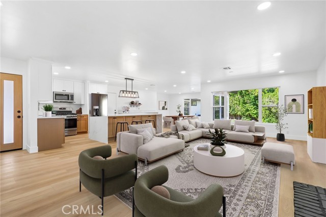 10007 Debra Ave — photo