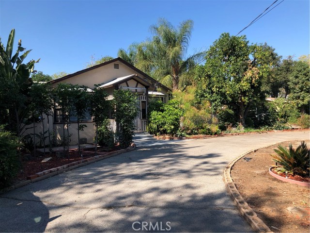 9019 Noble Ave — photo