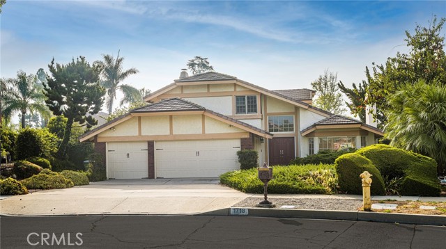 1718 Redwood Way — photo