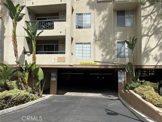 21520 Burbank 303 — photo