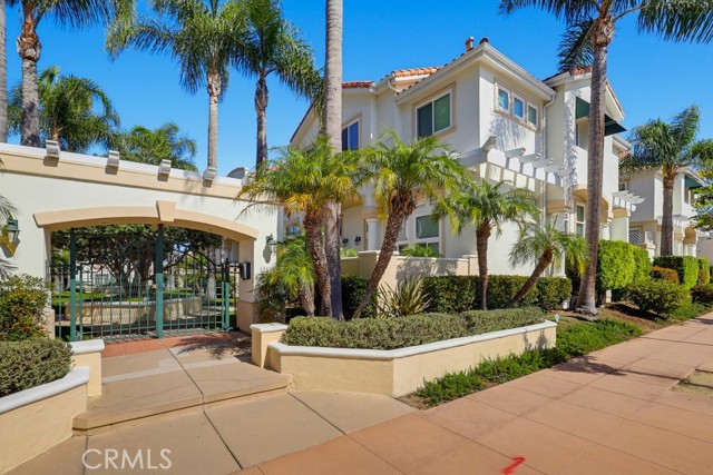 1516 Cravens Unit 13 — photo