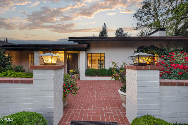 1115 S Oak Knoll Ave — photo