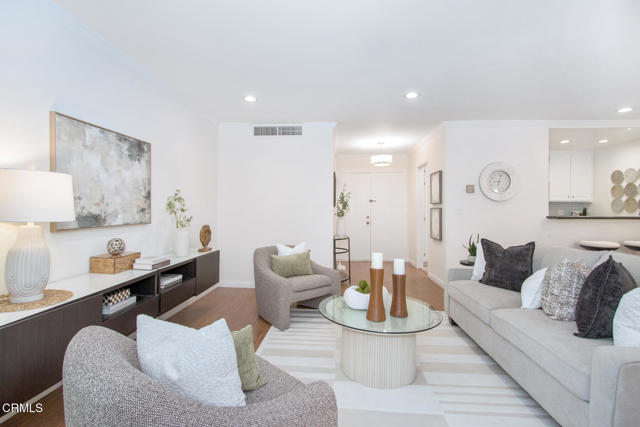 1127 E Del Mar Blvd 323 — photo