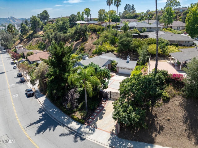 1480 E Glenoaks Blvd — photo