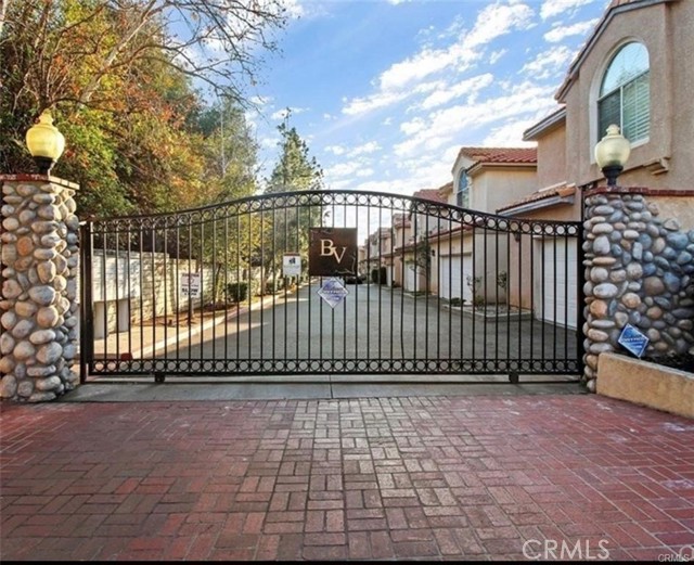 13775 Glenoaks 8 — photo