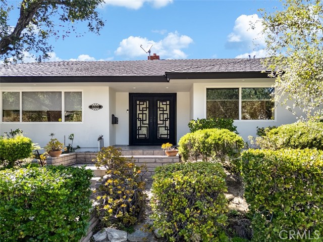 3301 Vickers — photo