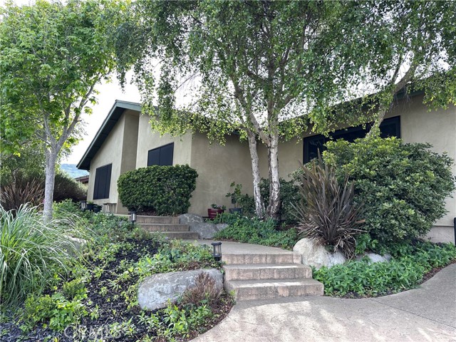 641 University Dr — photo