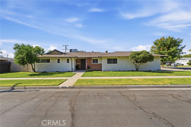 3985 N Tollhouse Rd — photo