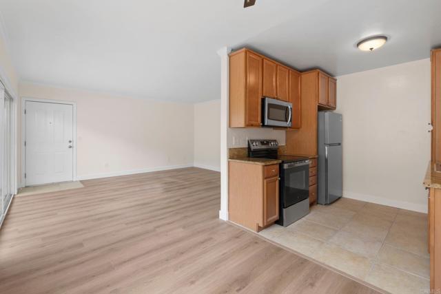 4483 Winona Ave Unit 5 — photo