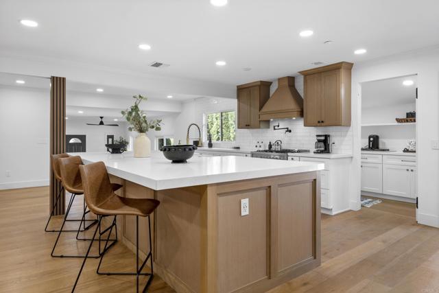 16021 Pomerado Rd — photo