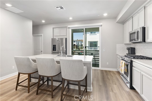 1472 W Sunrise Ln — photo
